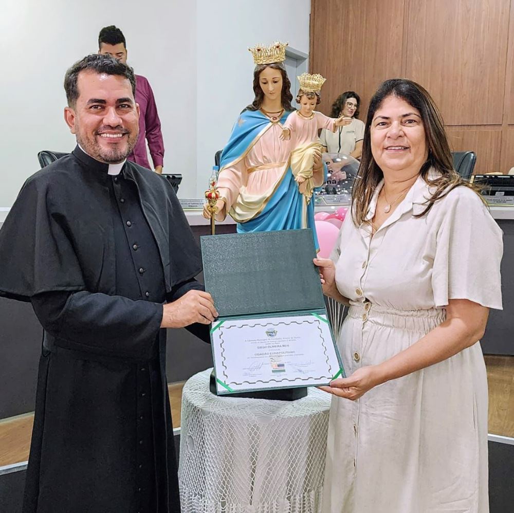 padre Diego com a vereadora Carmem Lúcia