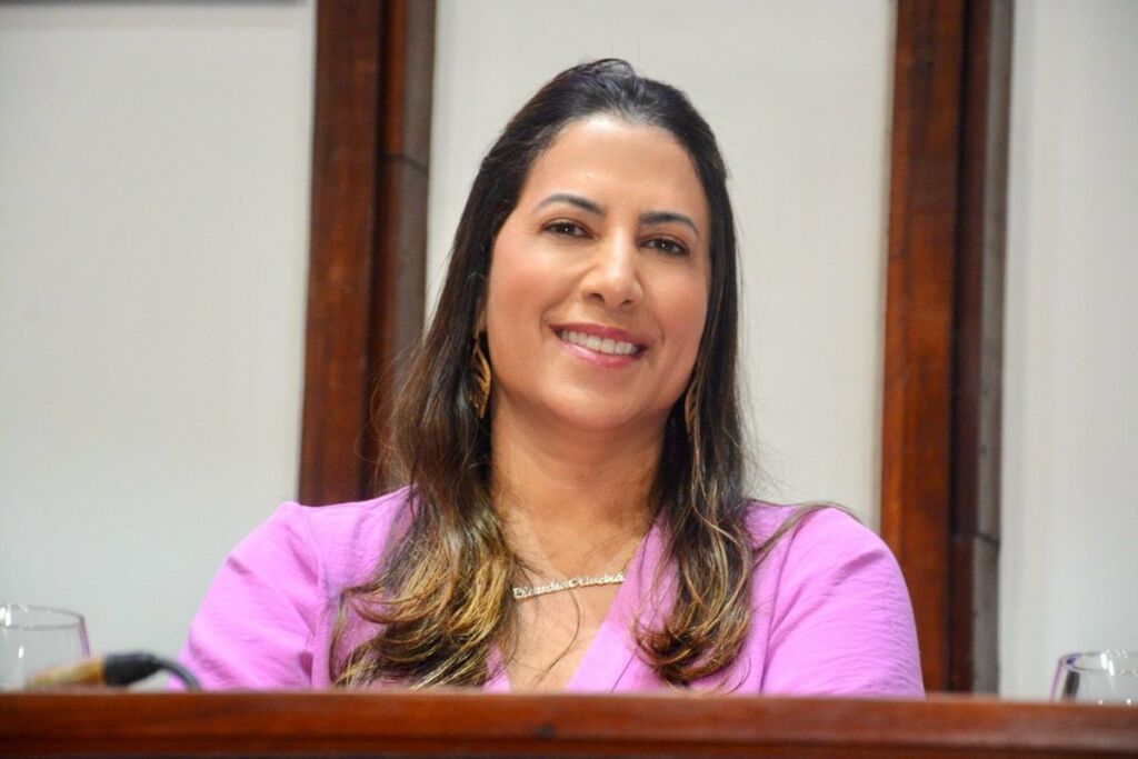 Deputada Cláudia Oliveira