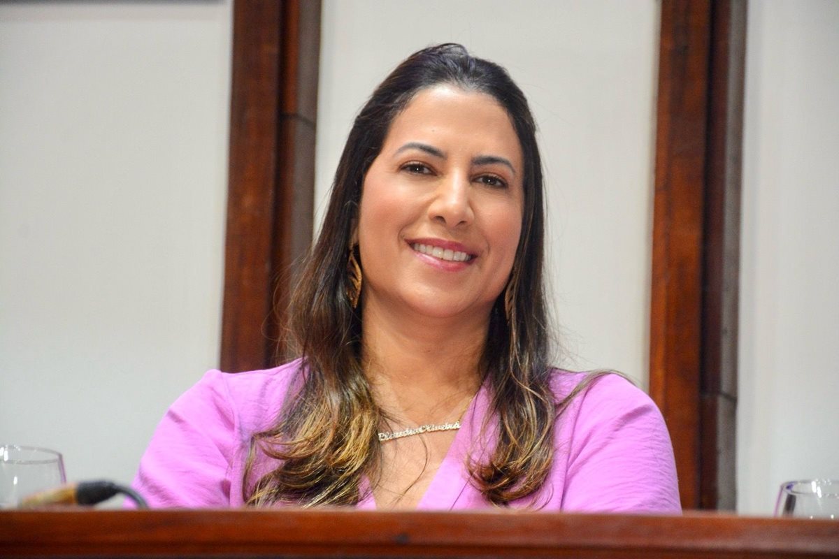 Deputada Cláudia Oliveira