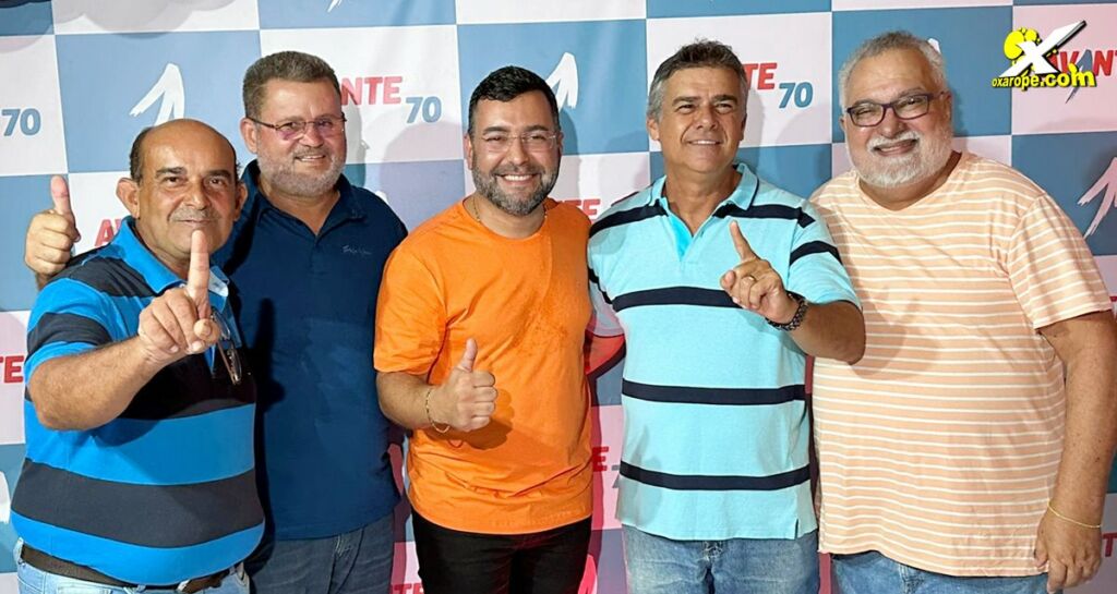 Isan Botelho ao lado do prefeito Peba, e dos ex-prefeitos Cláudio Carvalho, Gunga e Adroaldo