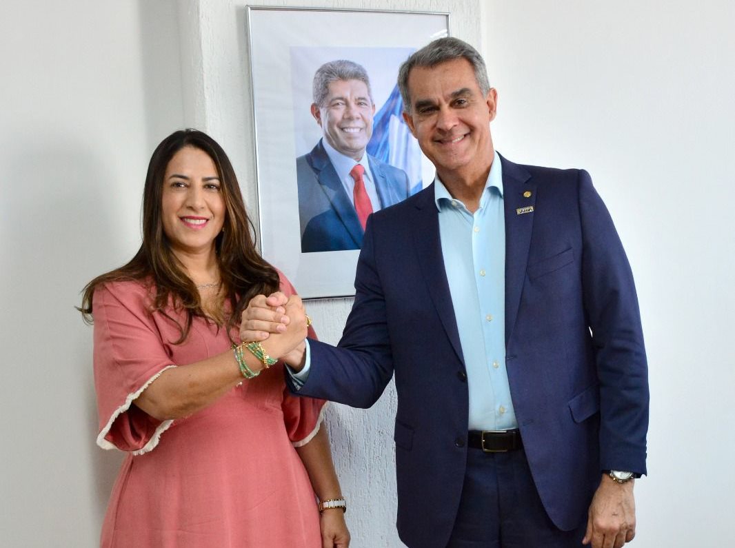 claudia-oliveira-secretario