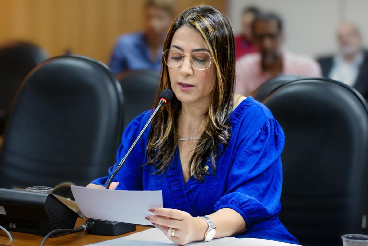 claudia-oliveira-comissao Cláudia Oliveira